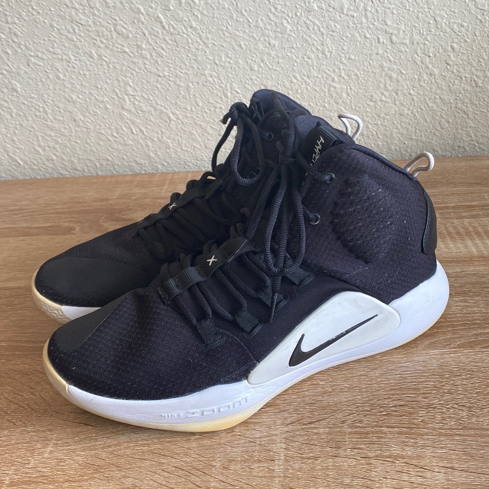 Nike Hyperdunk Women’s Basketball Shoes 👟 Size:10 Lightly Used